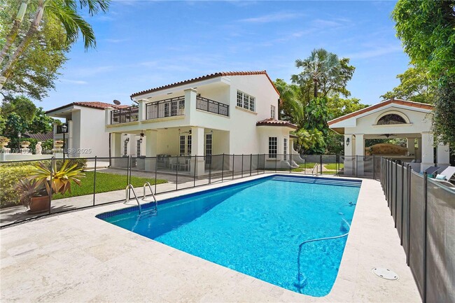 Building Photo - 4403 Monserrate St