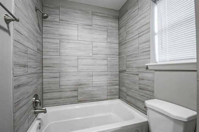 Building Photo - Lovely updated home in Suncrest Subdivision