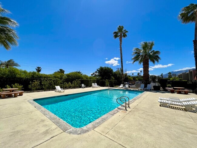 Building Photo - 2230 N Indian Canyon Dr