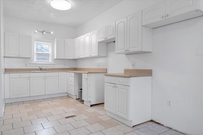 Building Photo - 1202 Rugby Blvd NW