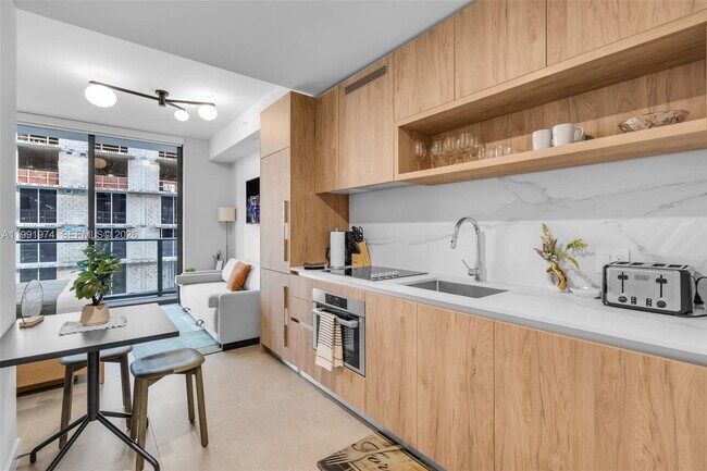 Building Photo - 11 NE 6th St