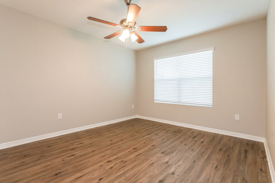 Building Photo - 16471 Little Garden Dr