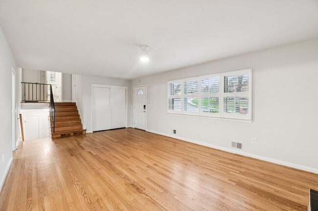 Building Photo - Charming 4BR/2BA Home for Rent in McLean!