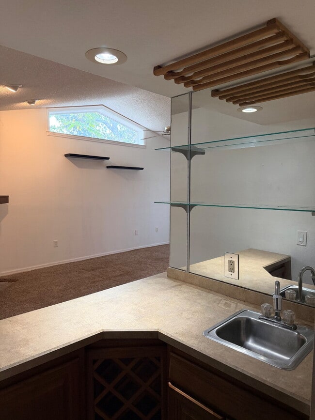 Building Photo - Large Fenced Yard!  Rainbow Woods Home For Rent