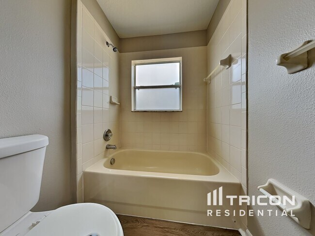 Building Photo - 13001 Fish Cove Dr