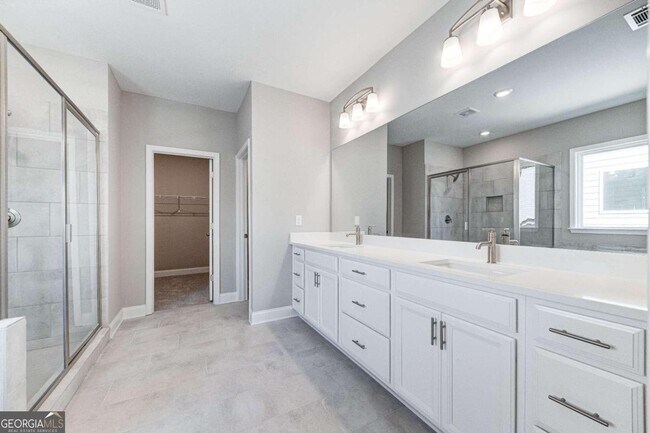 Building Photo - 1060 River Park Dr