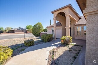 Building Photo - 3 Bedroom 2 Bathroom