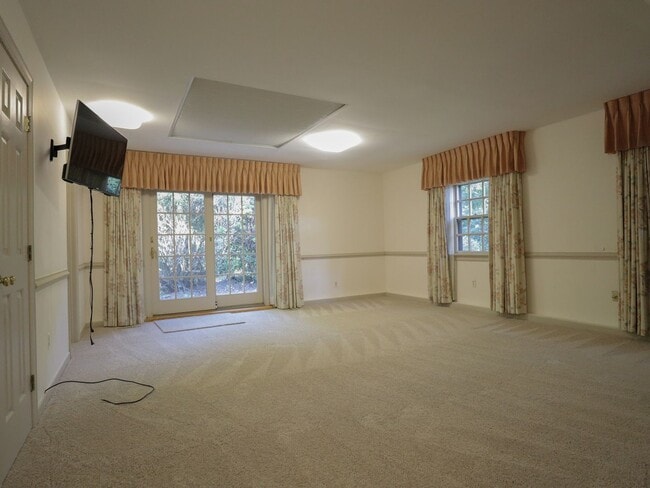 Building Photo - Beautiful home for rent minutes from the J...