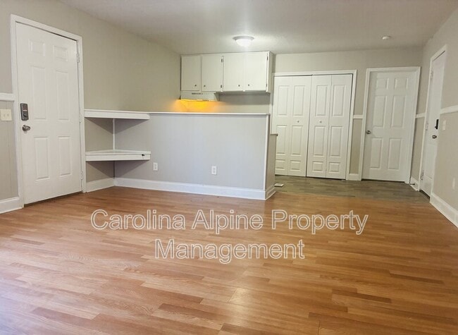 Building Photo - 807 Shaver St