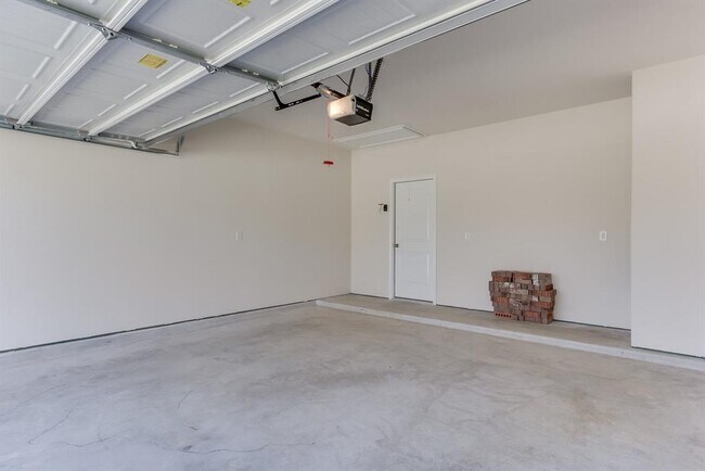 Building Photo - 1515 Holly Chase Ct