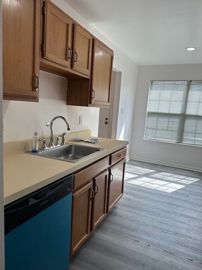 Building Photo - 6212 Spring Knoll Dr