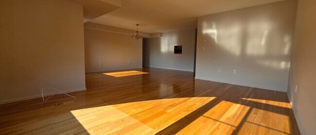 Building Photo - 200 Ledgewood Dr