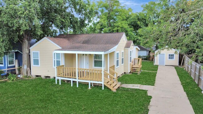 Building Photo - 608 Thomas Ave