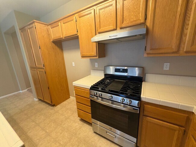 Building Photo - Vibrant 3 bed/2 bath home in West Sac
