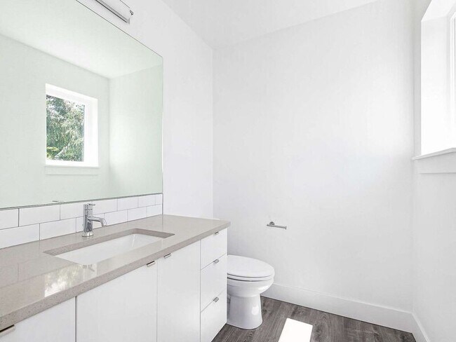 Building Photo - 3654 SE 67th Ave