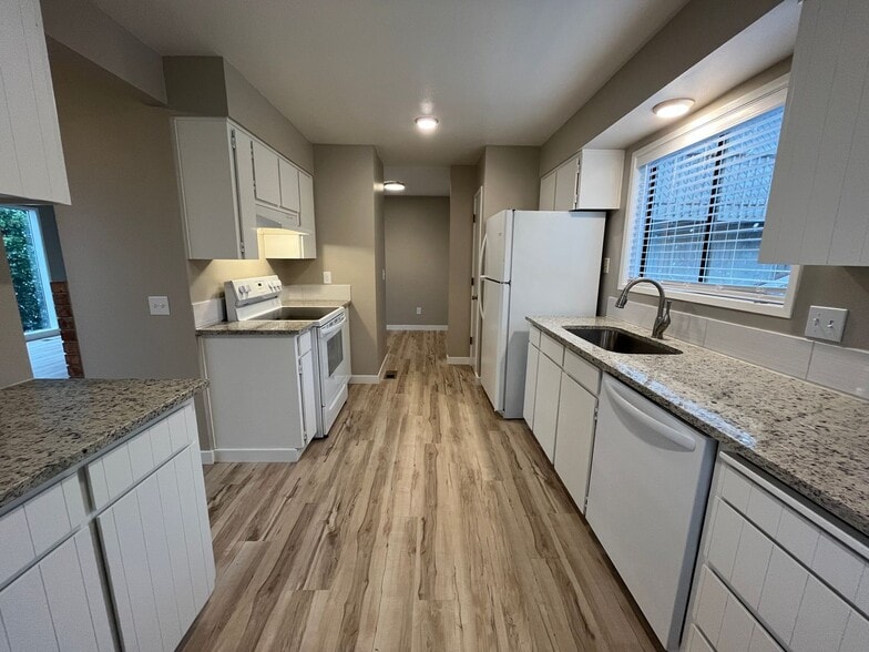 Building Photo - 4387 Imperial Dr