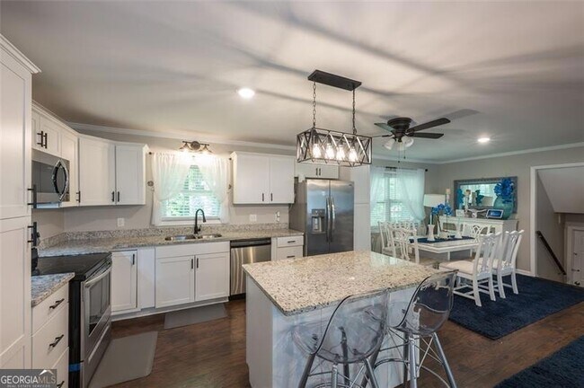 Building Photo - 1025 Hilburn Dr SE