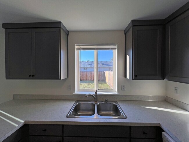 Building Photo - 16241-16243 Curry Ct SE