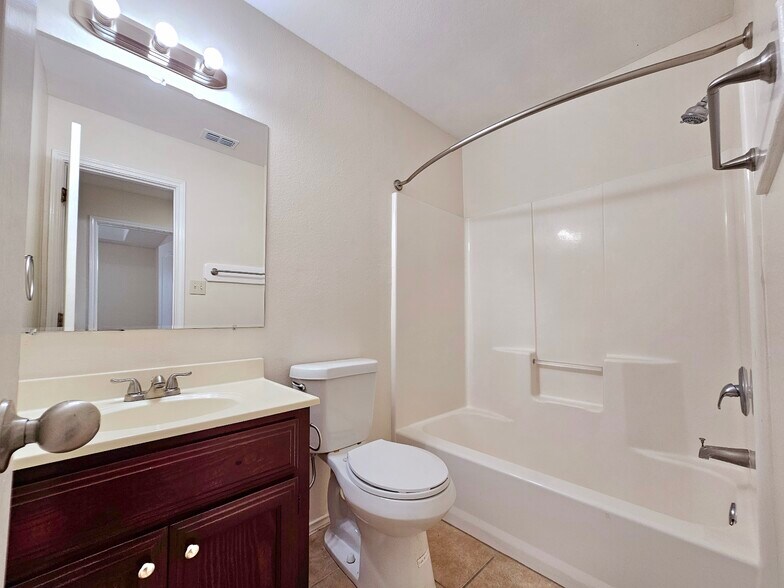 Building Photo - 813 W Arroyo Park Ln