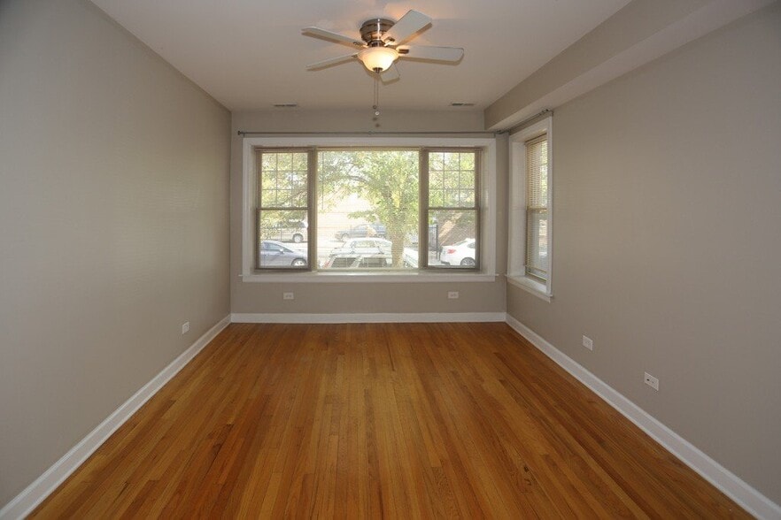 Building Photo - 5208 N Sawyer Ave