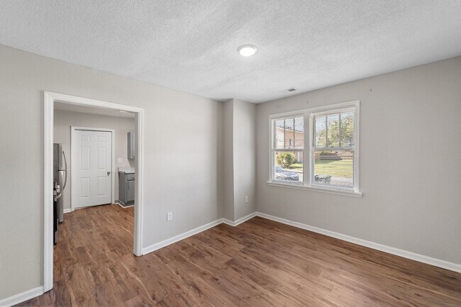 Building Photo - Bright & Stylish 3-Bedroom Home Near Downtown Savannah