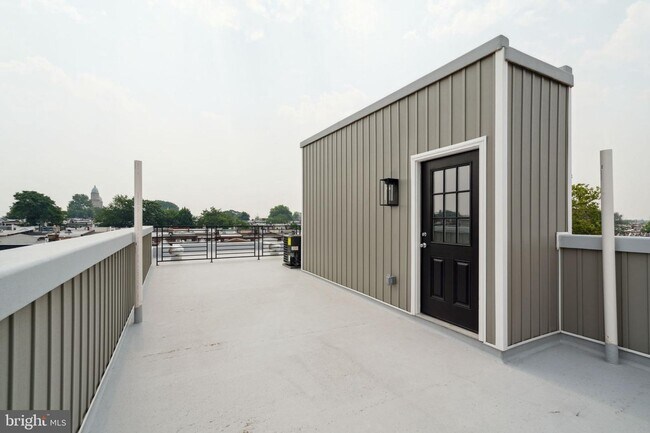Building Photo - 5629 Warrington Ave