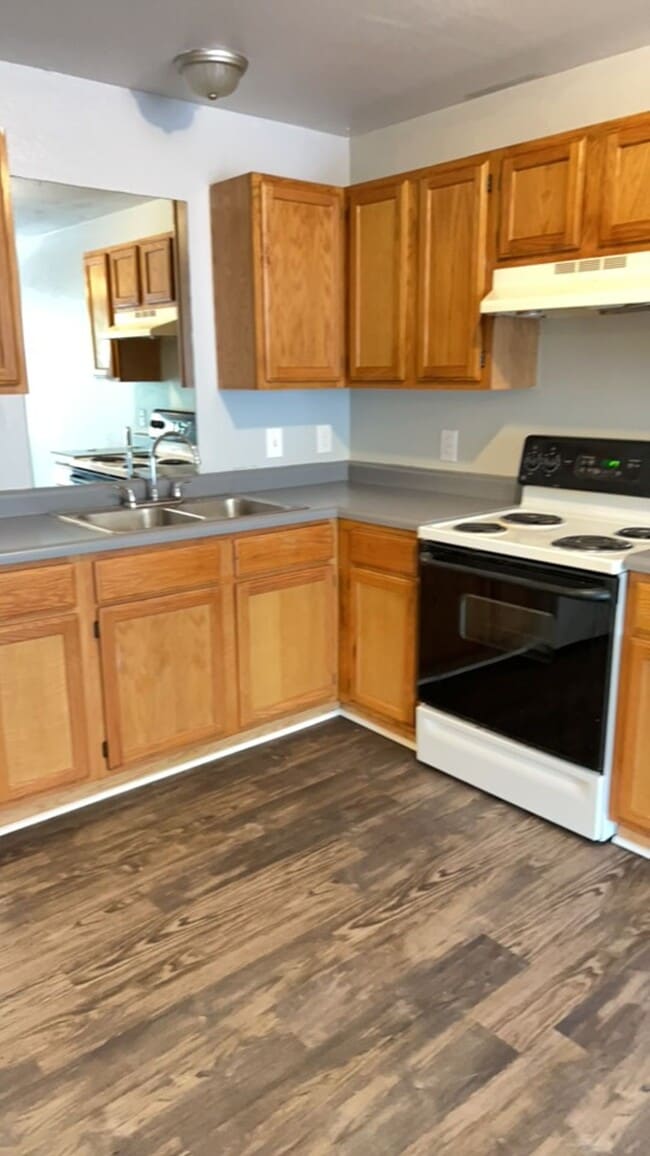 Building Photo - C&W Lowell Road Apartments