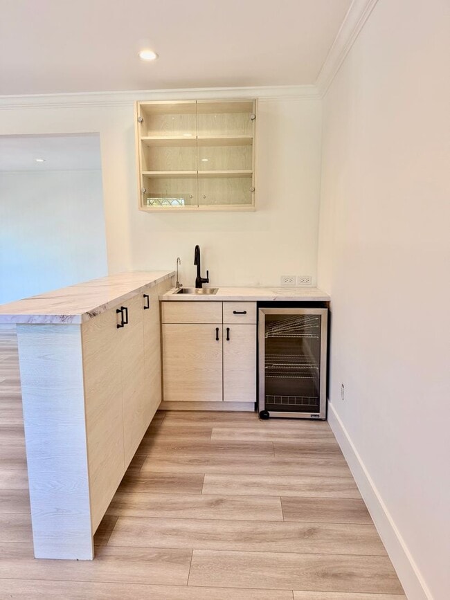 Building Photo - Gorgeous Encino Hills Home