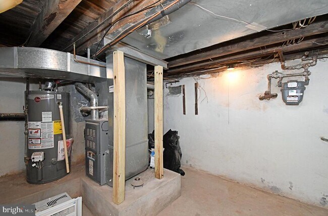 Building Photo - 5816 Knox St