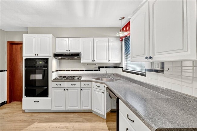 Building Photo - 9319 Aster Ave