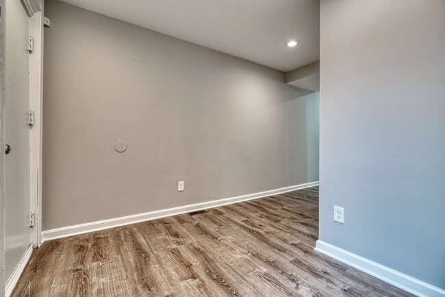 Building Photo - Woodward St