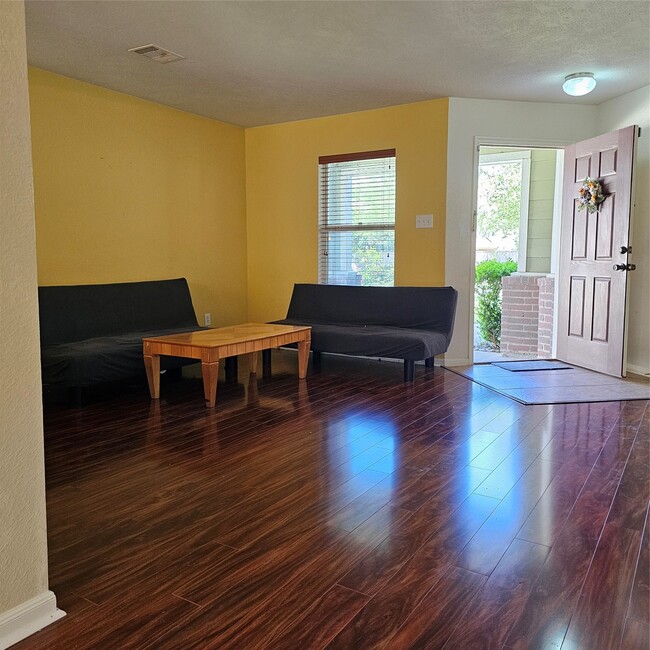 Building Photo - 11727 Madison Oak St