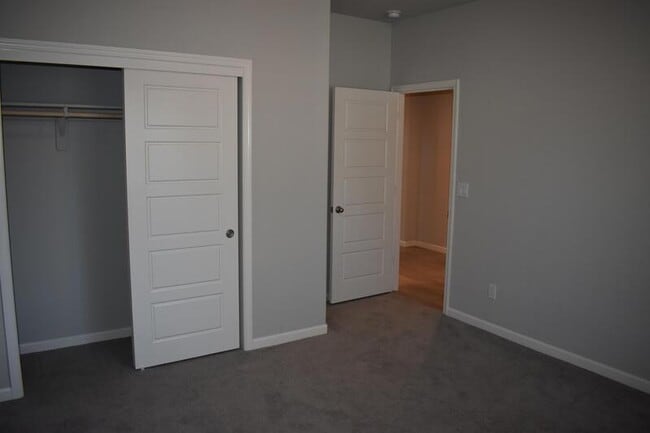 Building Photo - 610 Wood Crest Ave