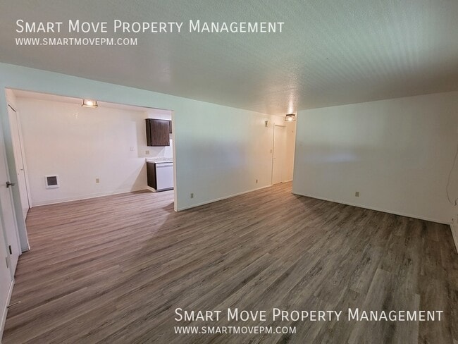 Building Photo - 2565 Targee-