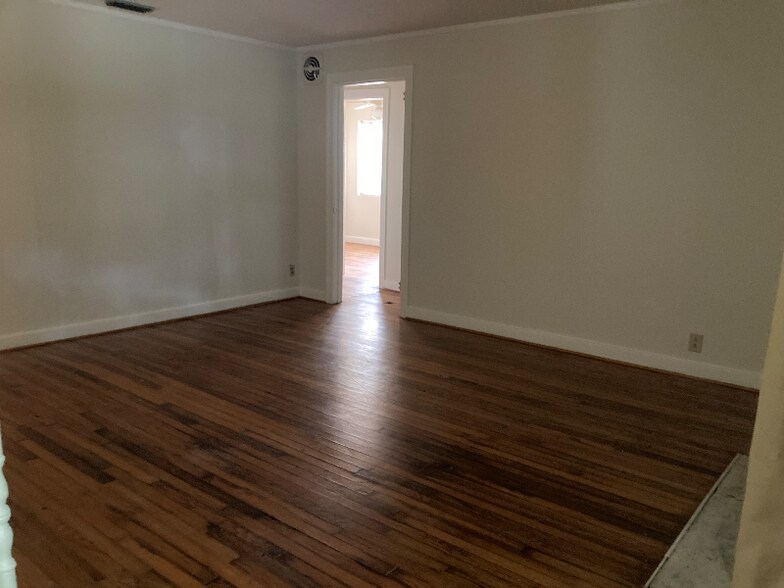 Building Photo - 1275 Carlton Acres W