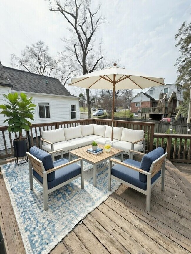 Building Photo - 2912 Woodlawn Dr