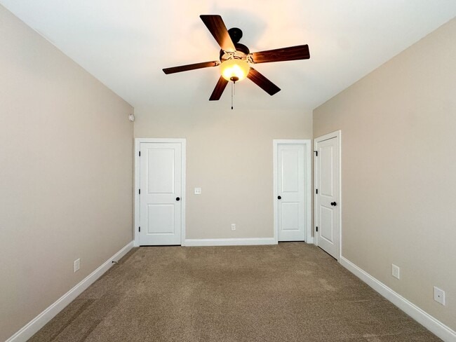 Building Photo - Gorgeous 4 Bed 2.5 Bath Home in Pinehurst