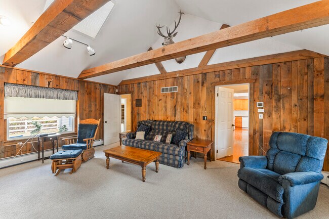 Building Photo - 23 Westview Dr