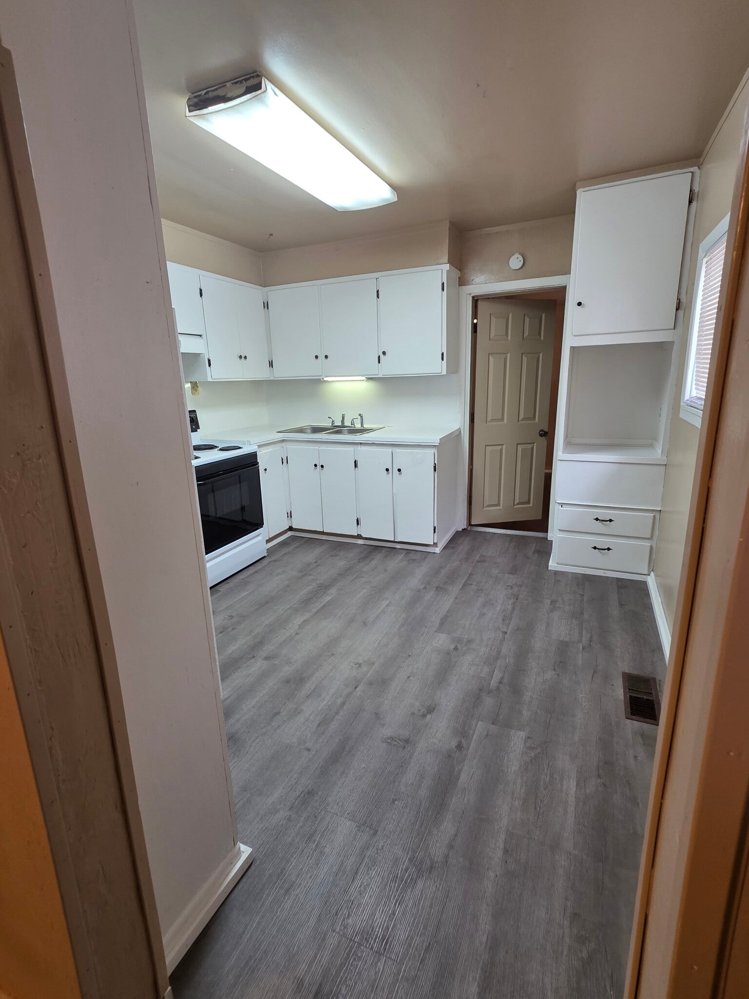 Kitchen from LR looking toward 3rd BR - 552 5th Ave W