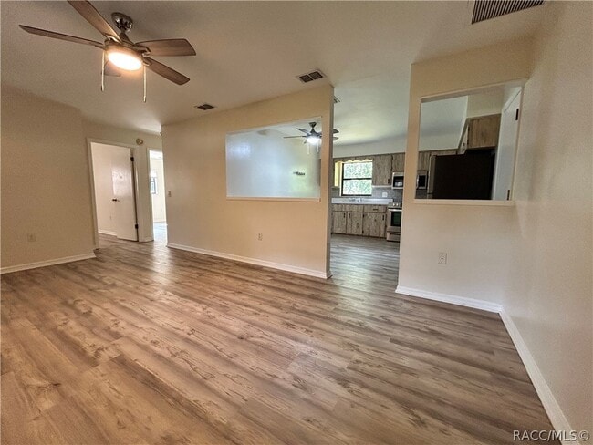 Building Photo - 7236 E Oak Isle Dr