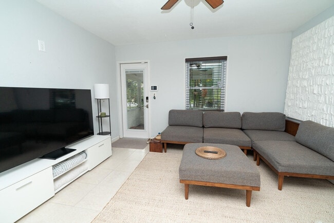 Building Photo - 1328 NE 1st Ave.