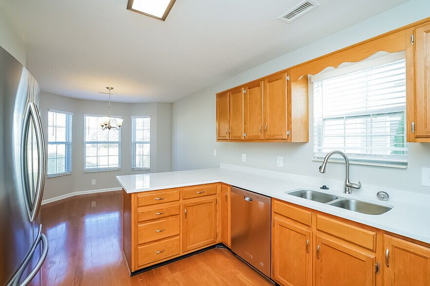 Building Photo - 901 Bexhill Ct S