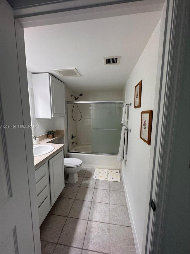 Building Photo - 2665 SW 37th Ave