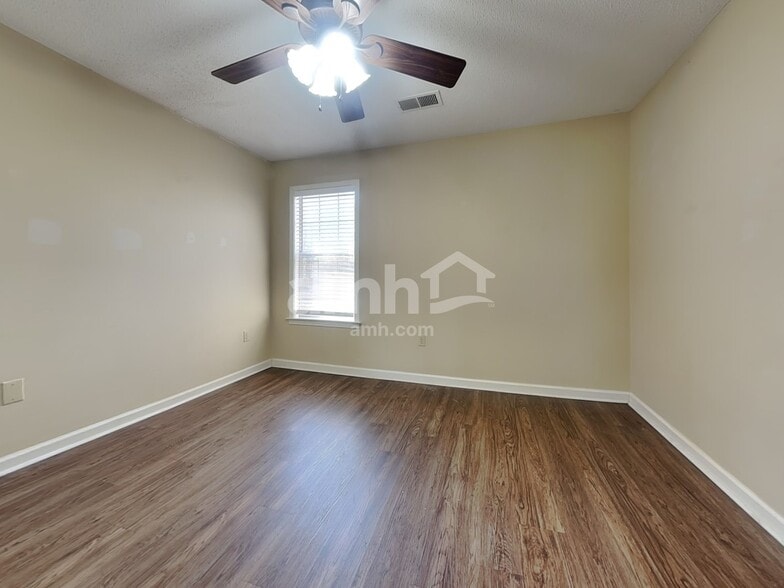 Building Photo - 9357 Bryant Trent Blvd