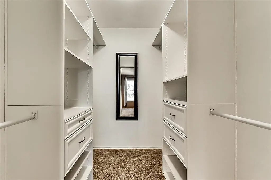 Building Photo - Room in Condo on Skillman St