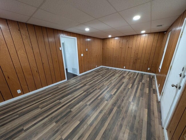 Building Photo - 1007 Douglas St