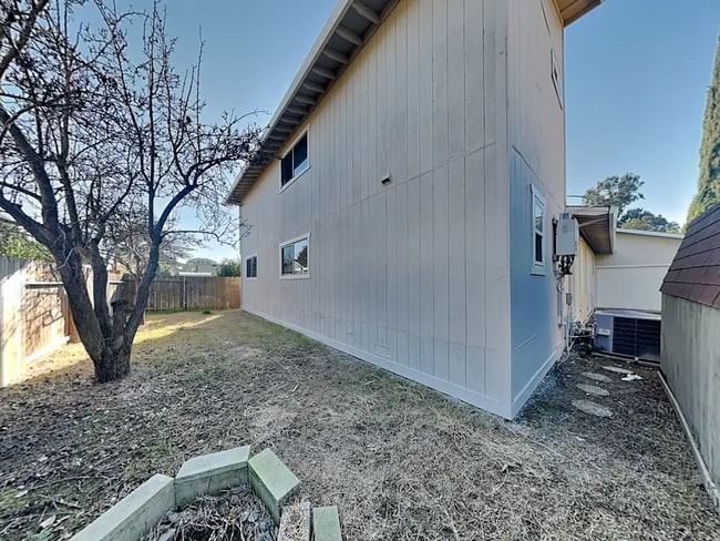 Building Photo - 715 Whispering Bay Ln