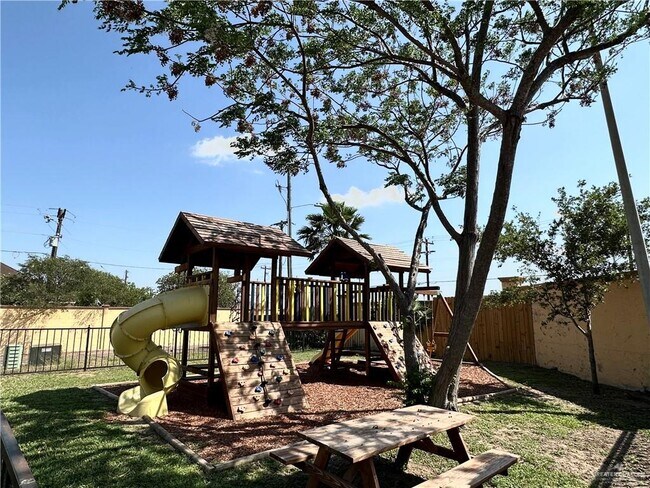 Building Photo - 22 West Dr