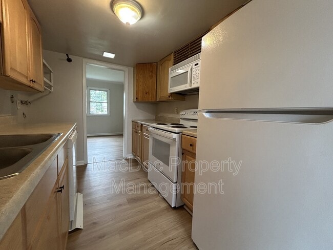 Building Photo - 2538 Sedgewick Pl