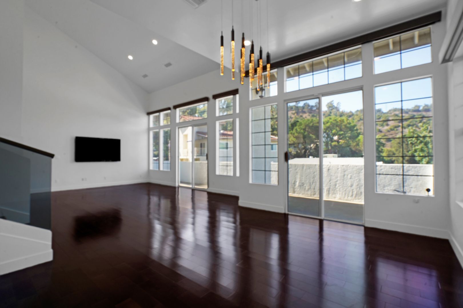 Building Photo - Experience Modern Luxury in this Stunning 4-Bedroom Smart Home in the Heart of 90027